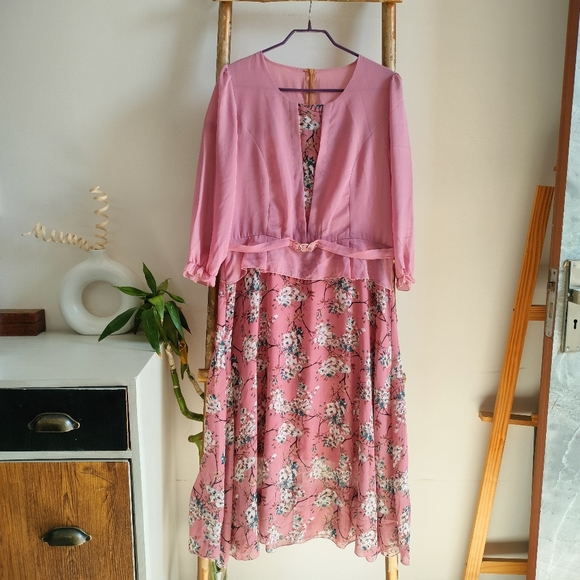 Lightweight Elegant 2-in-1 Dress - Picture 5 of 16